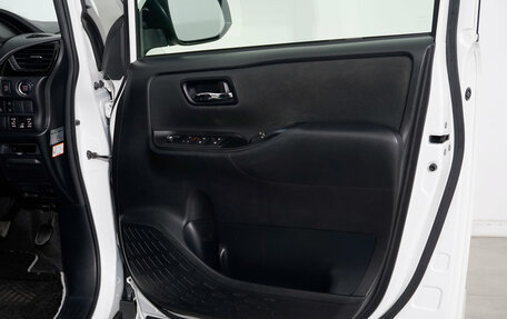 Toyota Noah III, 2016 год, 1 800 000 рублей, 12 фотография