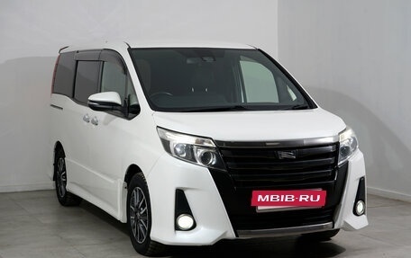 Toyota Noah III, 2016 год, 1 800 000 рублей, 4 фотография