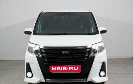Toyota Noah III, 2016 год, 1 800 000 рублей, 3 фотография