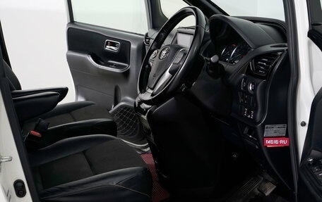 Toyota Noah III, 2016 год, 1 800 000 рублей, 13 фотография