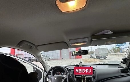 Mitsubishi L200 IV рестайлинг, 2020 год, 2 300 000 рублей, 14 фотография