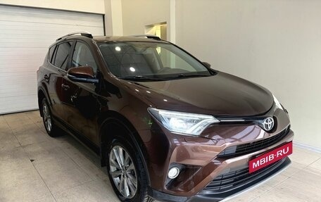 Toyota RAV4, 2017 год, 2 390 000 рублей, 3 фотография
