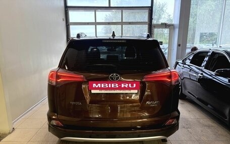 Toyota RAV4, 2017 год, 2 390 000 рублей, 5 фотография
