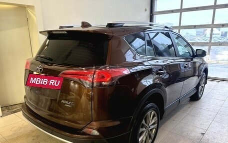 Toyota RAV4, 2017 год, 2 390 000 рублей, 4 фотография