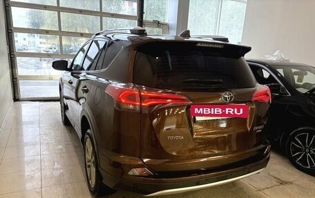 Toyota RAV4, 2017 год, 2 390 000 рублей, 6 фотография
