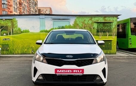 KIA Rio IV, 2021 год, 1 200 000 рублей, 2 фотография
