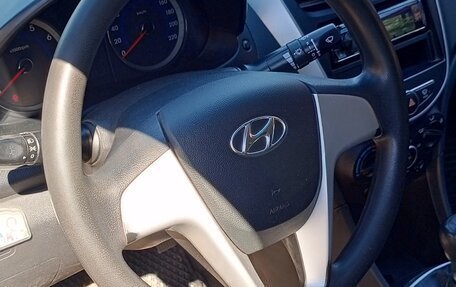 Hyundai Solaris II рестайлинг, 2012 год, 720 000 рублей, 8 фотография