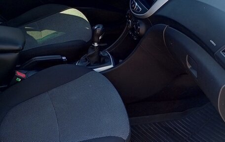 Hyundai Solaris II рестайлинг, 2012 год, 720 000 рублей, 12 фотография