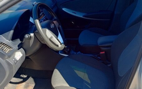 Hyundai Solaris II рестайлинг, 2012 год, 720 000 рублей, 9 фотография