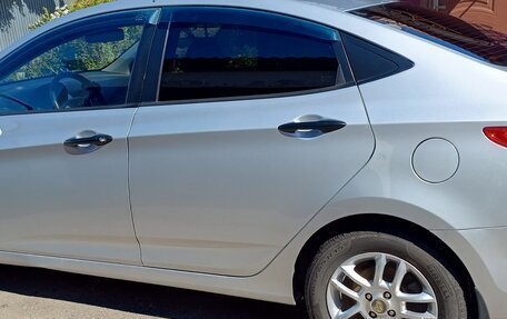 Hyundai Solaris II рестайлинг, 2012 год, 720 000 рублей, 3 фотография