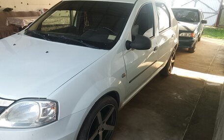 Renault Logan I, 2015 год, 300 000 рублей, 2 фотография