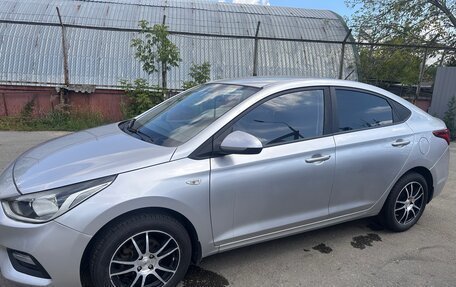 Hyundai Solaris II рестайлинг, 2017 год, 1 100 000 рублей, 3 фотография
