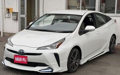 Toyota Prius IV XW50, 2022 год, 2 050 000 рублей, 1 фотография