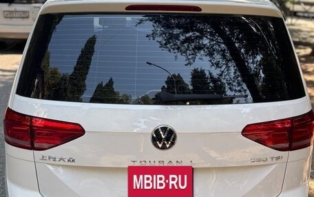 Volkswagen Touran III, 2022 год, 2 520 000 рублей, 2 фотография
