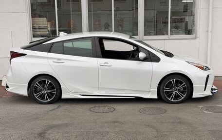 Toyota Prius IV XW50, 2022 год, 2 050 000 рублей, 7 фотография