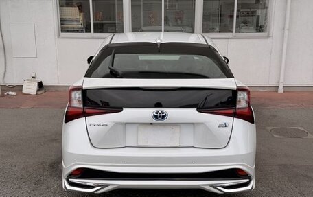 Toyota Prius IV XW50, 2022 год, 2 050 000 рублей, 11 фотография