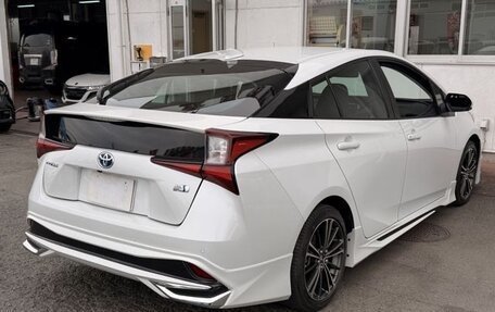 Toyota Prius IV XW50, 2022 год, 2 050 000 рублей, 10 фотография