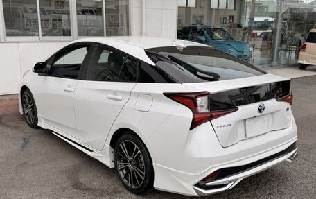 Toyota Prius IV XW50, 2022 год, 2 050 000 рублей, 12 фотография