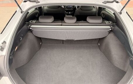 Toyota Prius IV XW50, 2022 год, 2 050 000 рублей, 22 фотография