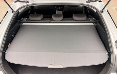 Toyota Prius IV XW50, 2022 год, 2 050 000 рублей, 23 фотография