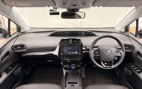 Toyota Prius IV XW50, 2022 год, 2 050 000 рублей, 18 фотография