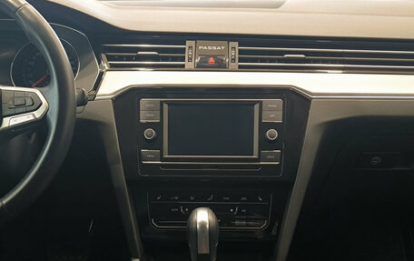 Volkswagen Passat B8 рестайлинг, 2021 год, 2 290 000 рублей, 19 фотография