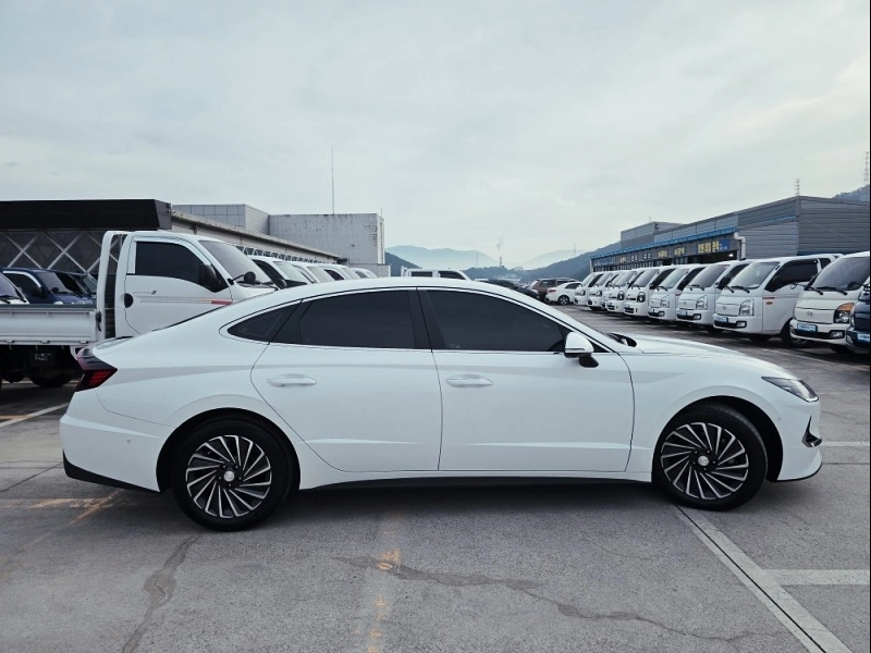 Hyundai Sonata VIII, 2023 год, 2 000 000 рублей, 3 фотография