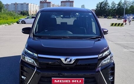 Toyota Voxy III, 2019 год, 3 050 000 рублей, 1 фотография