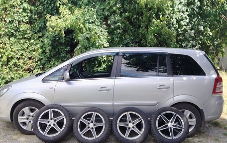 Opel Zafira B, 2011 год, 800 000 рублей, 13 фотография