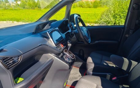 Toyota Voxy III, 2019 год, 3 050 000 рублей, 13 фотография
