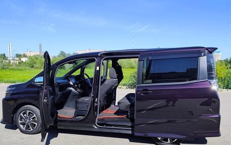 Toyota Voxy III, 2019 год, 3 050 000 рублей, 15 фотография
