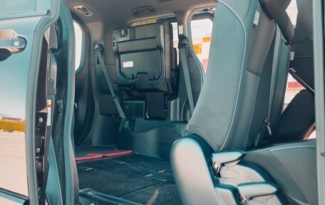 Toyota Voxy III, 2019 год, 3 050 000 рублей, 21 фотография