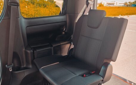 Toyota Voxy III, 2019 год, 3 050 000 рублей, 23 фотография