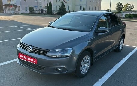 Volkswagen Jetta VI, 2012 год, 895 000 рублей, 2 фотография