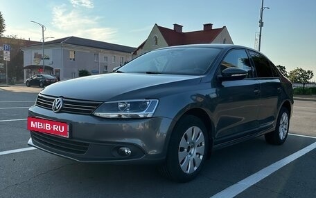 Volkswagen Jetta VI, 2012 год, 895 000 рублей, 3 фотография