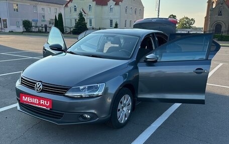 Volkswagen Jetta VI, 2012 год, 895 000 рублей, 4 фотография