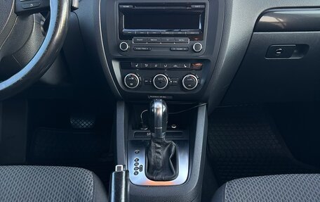 Volkswagen Jetta VI, 2012 год, 895 000 рублей, 23 фотография