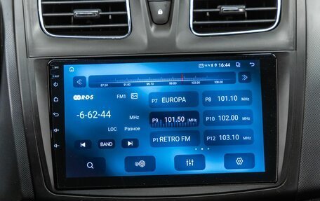 Renault Sandero II рестайлинг, 2015 год, 1 048 000 рублей, 20 фотография