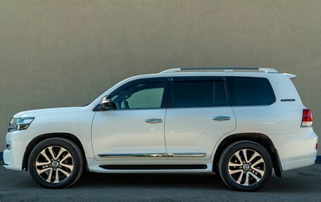 Toyota Land Cruiser 200, 2017 год, 4 849 000 рублей, 6 фотография