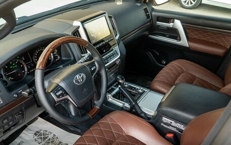 Toyota Land Cruiser 200, 2017 год, 4 849 000 рублей, 17 фотография