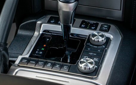 Toyota Land Cruiser 200, 2017 год, 4 849 000 рублей, 22 фотография