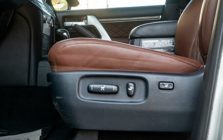 Toyota Land Cruiser 200, 2017 год, 4 849 000 рублей, 23 фотография