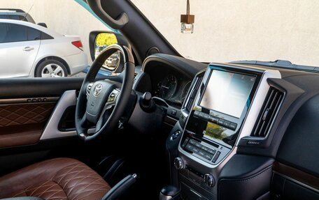 Toyota Land Cruiser 200, 2017 год, 4 849 000 рублей, 33 фотография