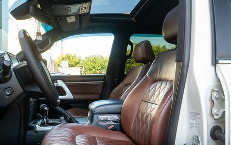 Toyota Land Cruiser 200, 2017 год, 4 849 000 рублей, 24 фотография