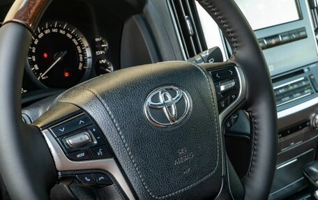 Toyota Land Cruiser 200, 2017 год, 4 849 000 рублей, 29 фотография