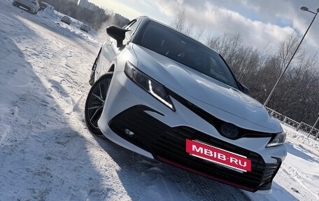 Toyota Camry, 2021 год, 2 700 000 рублей, 3 фотография