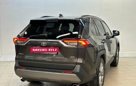 Toyota RAV4, 2021 год, 3 950 000 рублей, 4 фотография
