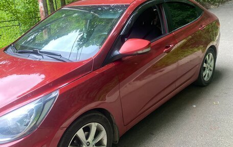 Hyundai Solaris II рестайлинг, 2011 год, 700 000 рублей, 3 фотография