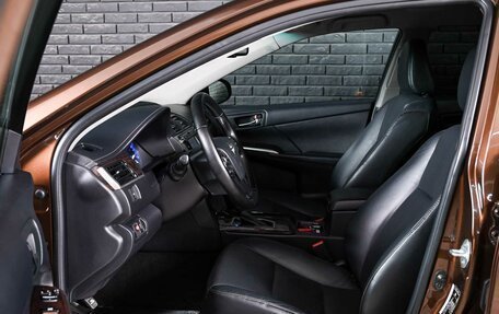 Toyota Camry, 2017 год, 2 450 000 рублей, 10 фотография