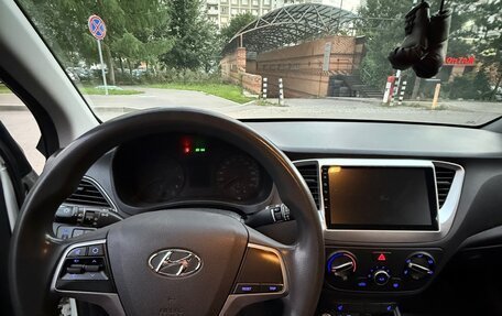 Hyundai Solaris II рестайлинг, 2018 год, 930 000 рублей, 2 фотография